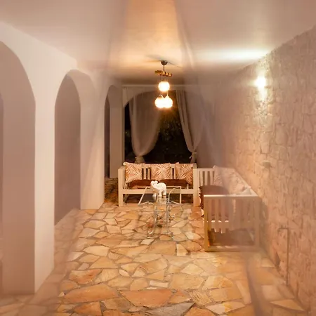 Katerini Vila Gaios